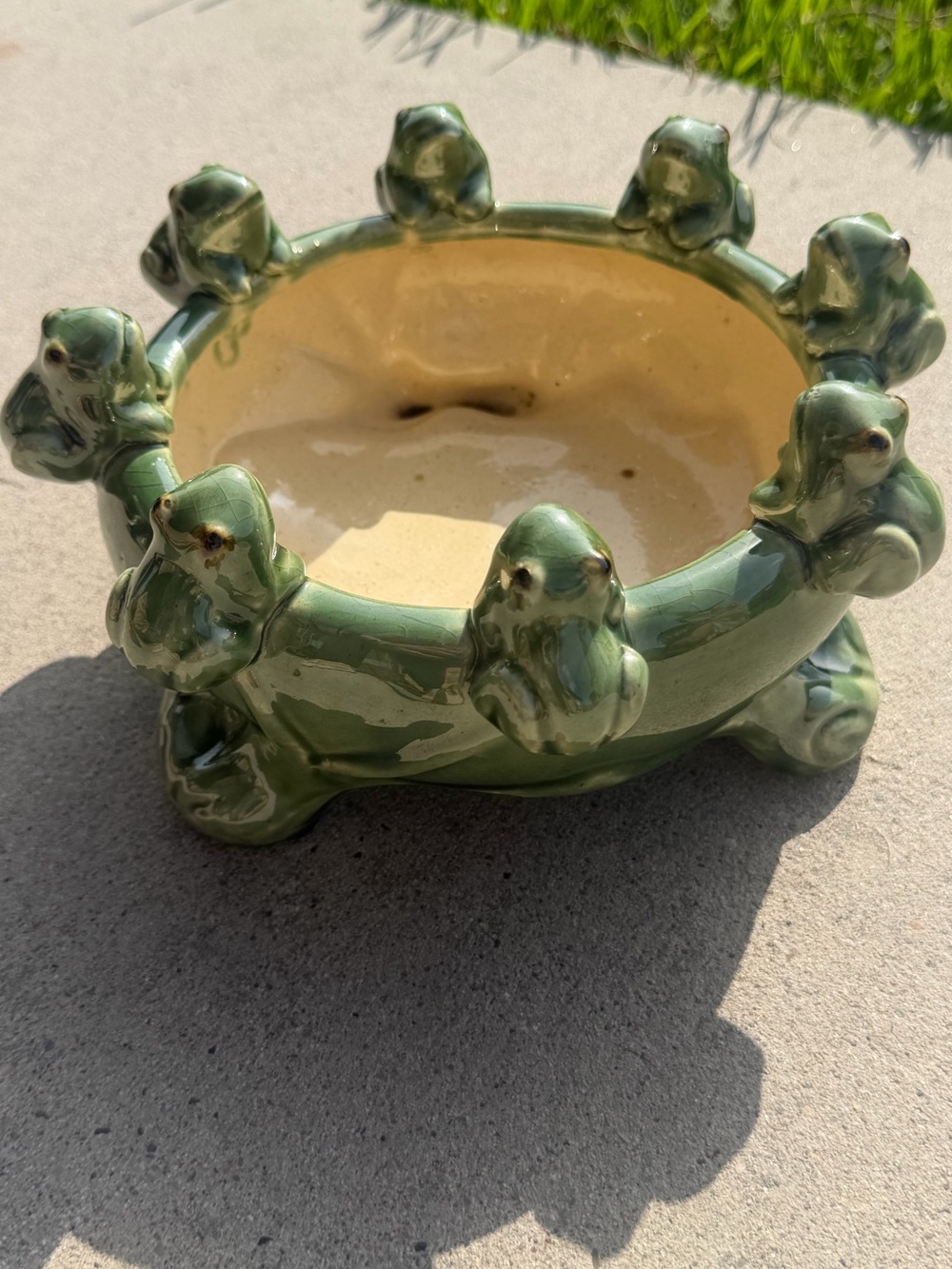 Vintage Majolica Frogs on Lily Pad Planter - Picture 4 of 12